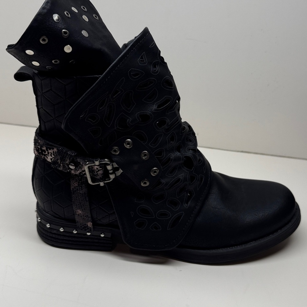 Lala Ikai woman’s Studded Motorcycle - Combat - Ankle boots  size EUR 40 / sz 10 - Picture 3 of 13